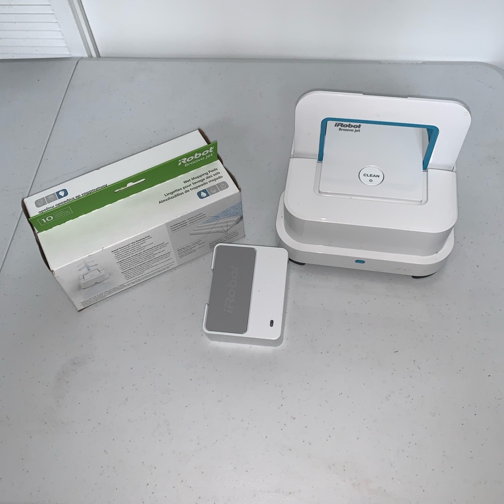 iRobot Braava Jet 240 Mopping Robot: